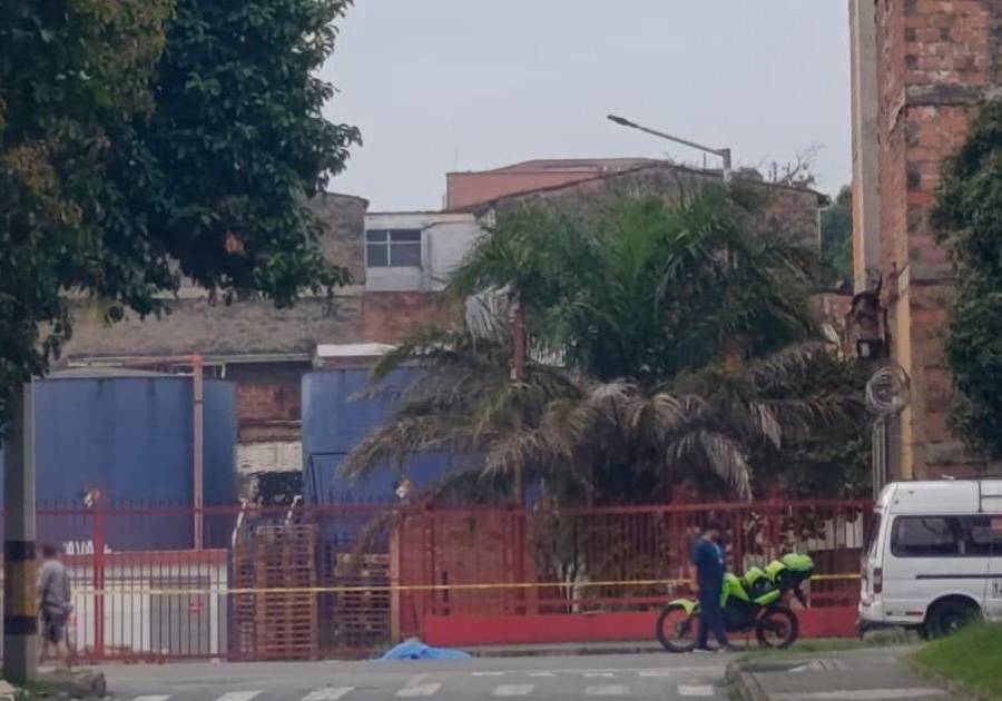 En La Candelaria y Laureles mataron a dos hombres a puñaladas.
