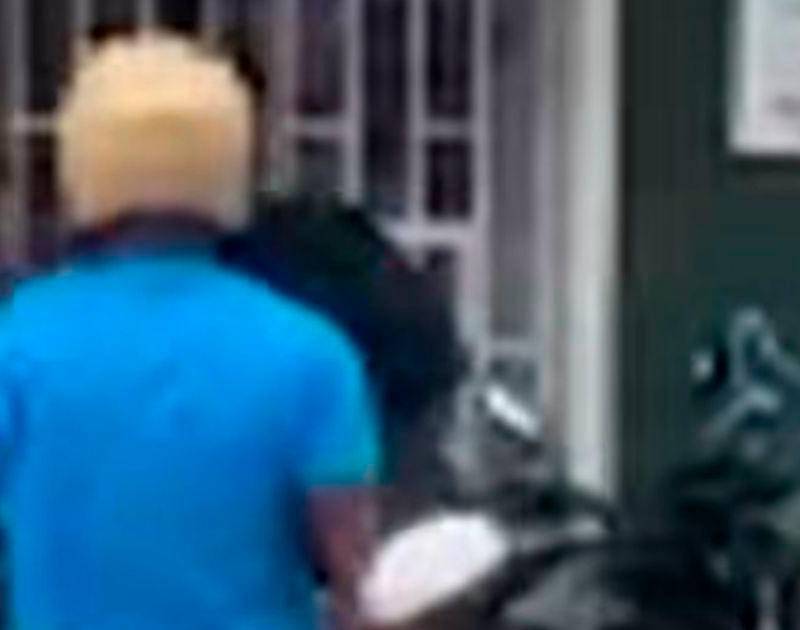 “No le den más”: mujer terminó defendiendo al hombre que le había robado minutos antes