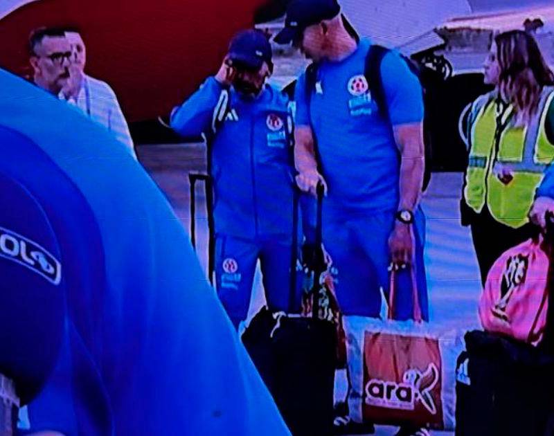 Utilero de la Selección Colombia llegó a México con una bolsa de Tiendas Ara.