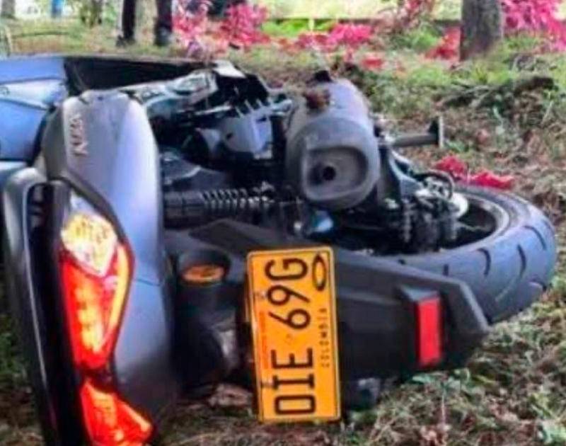 Murió motociclista en San Antonio de Prado. FOTO: Q’HUBO.