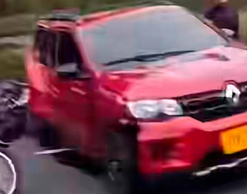 En video: ¡Casi se mata! Choque en la Regional dejó un motociclista herido