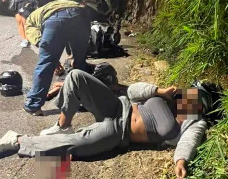 ¡Se fue contra un muro! Accidente en Robledo dejó dos heridos