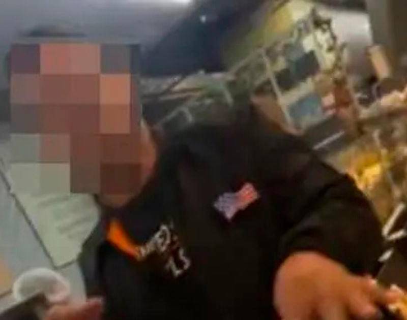 ¡No se quedó callada! Mujer confrontó a un hombre que la habría acosado en un supermercado en Bogotá