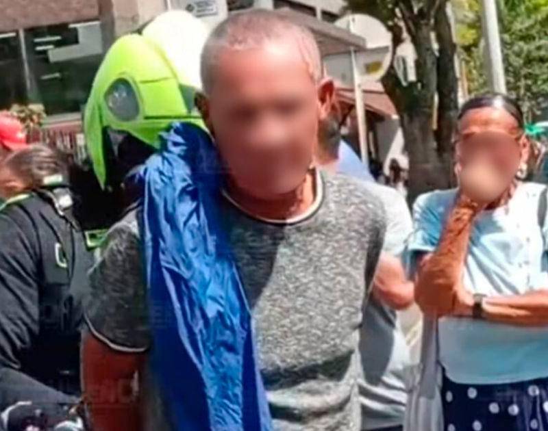 Se metieron a robar a un bus, uno de los pasajeros era policía y los cogieron