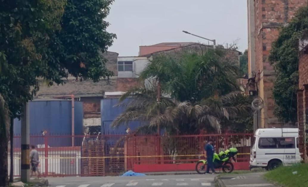 En La Candelaria y Laureles mataron a dos hombres a puñaladas.