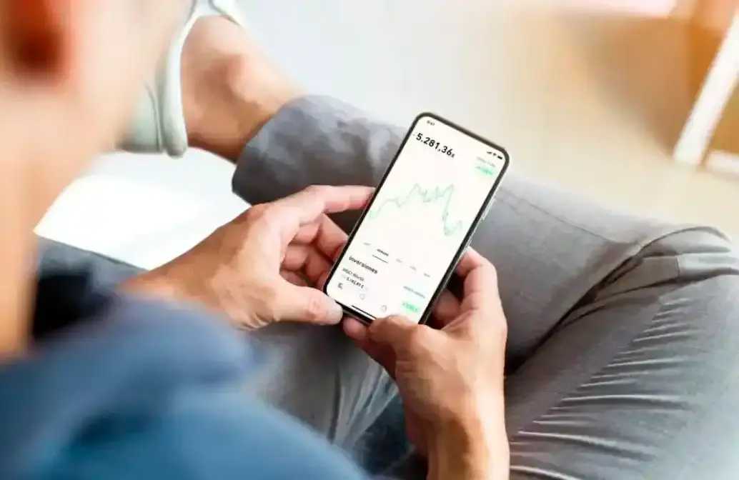 Expertos aseguran que regalar acciones es un obsequio duradero que puede ganar valor con el tiempo. FOTO: GETTY