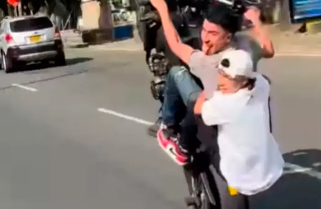 Este es Juancito, el personaje que publica imprudencias en redes y a quien señalan junto a otra persona de un doble hurto. FOTO: Tomada de redes sociales