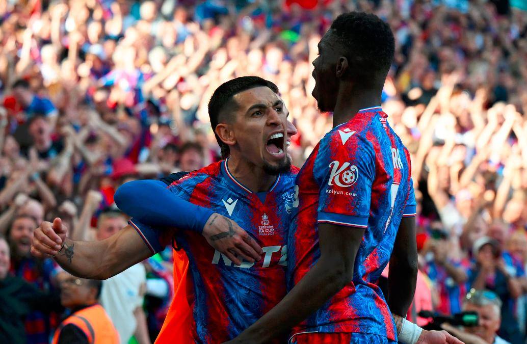 Daniel Muñoz y Jéfferson Lerma no podrán participar en la Liga de Europa con su equipo el Crystal Palace. FOTO @CPFC