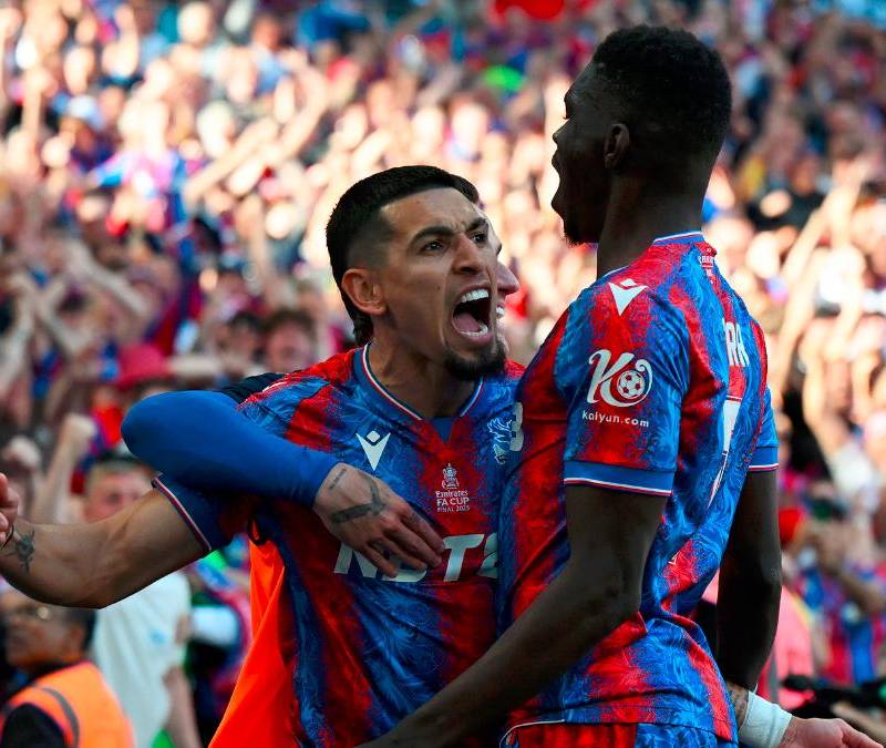 Daniel Muñoz y Jéfferson Lerma no podrán participar en la Liga de Europa con su equipo el Crystal Palace. FOTO @CPFC