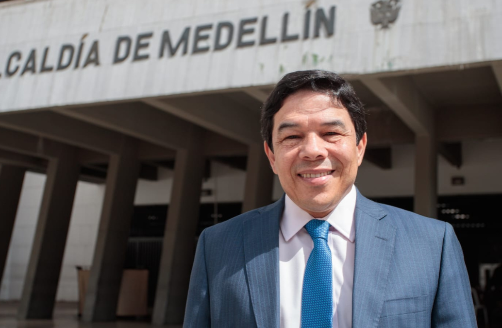 Óscar Hurtado ha tenido una amplia trayectoria en la política regional: Foto: Alcaldía de Medellín