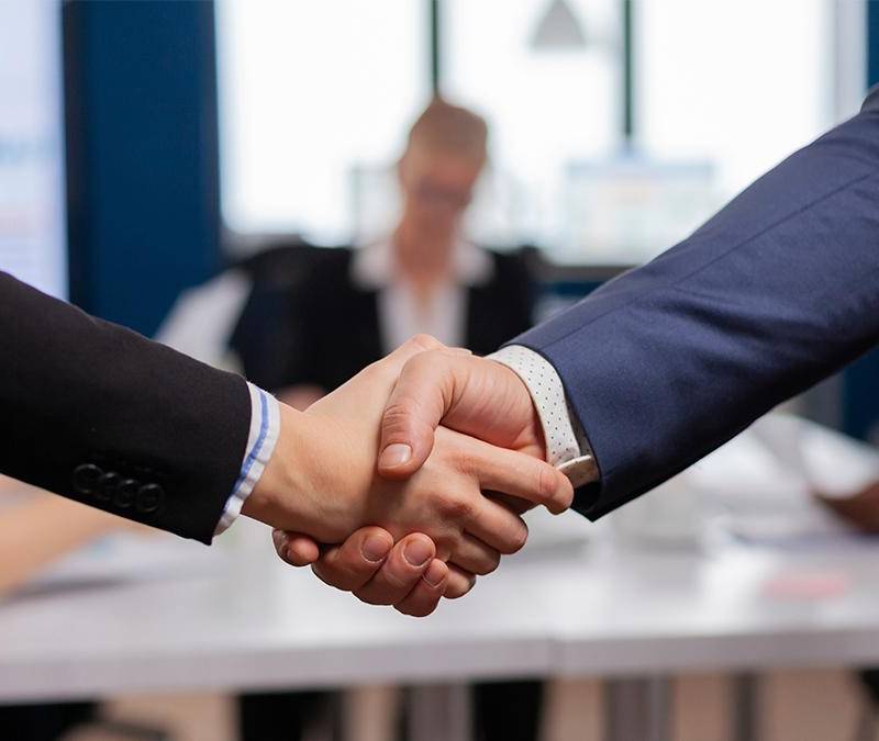 Empresas en Colombia ajustan sus planes de contratación ante un entorno económico más incierto. FOTO: GETTY