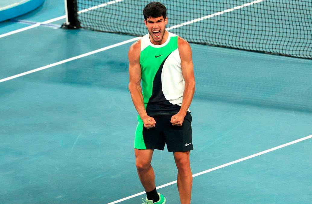Carlos Alcaraz y su festejo tras clasificarse para la semifinal del Abierto de Australia. FOTO GETTY