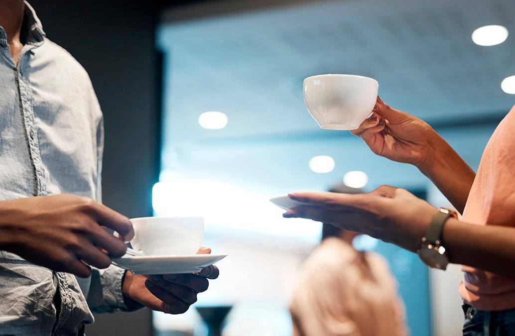 La prueba del café es una técnica para evaluar a los candidados en una entrevista de trabajo. FOTO: GETTY