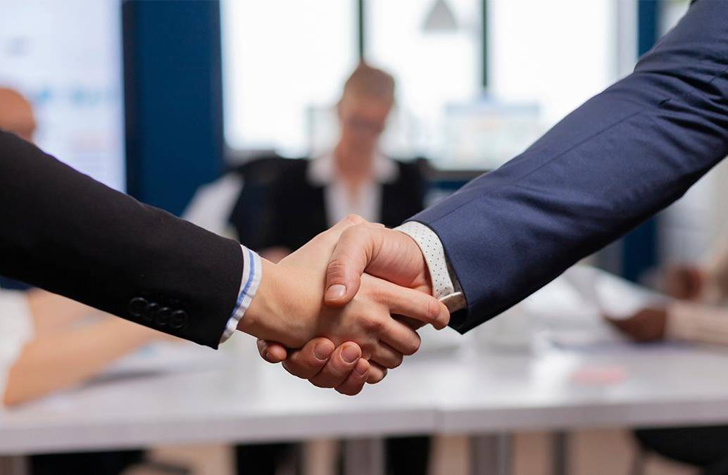 Empresas en Colombia ajustan sus planes de contratación ante un entorno económico más incierto. FOTO: GETTY