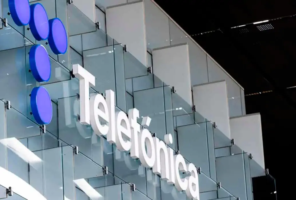 Telefónica enfrenta un año decisivo marcado por pérdidas y fuertes ajustes laborales. FOTO: CORTESÍA TELEFÓNICA