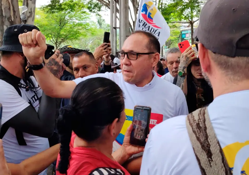 El ministro de Trabajo, Antonio Sanguino, presentó la nueva política laboral durante las marchas del Día del Trabajo en Medellín.
