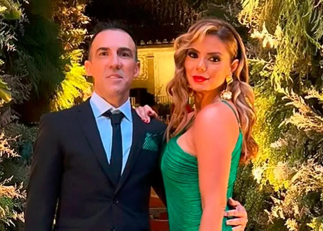 El técnico Vicente Sánchez junto a su esposa Paula Gómez. FOTO INSTAGRAM