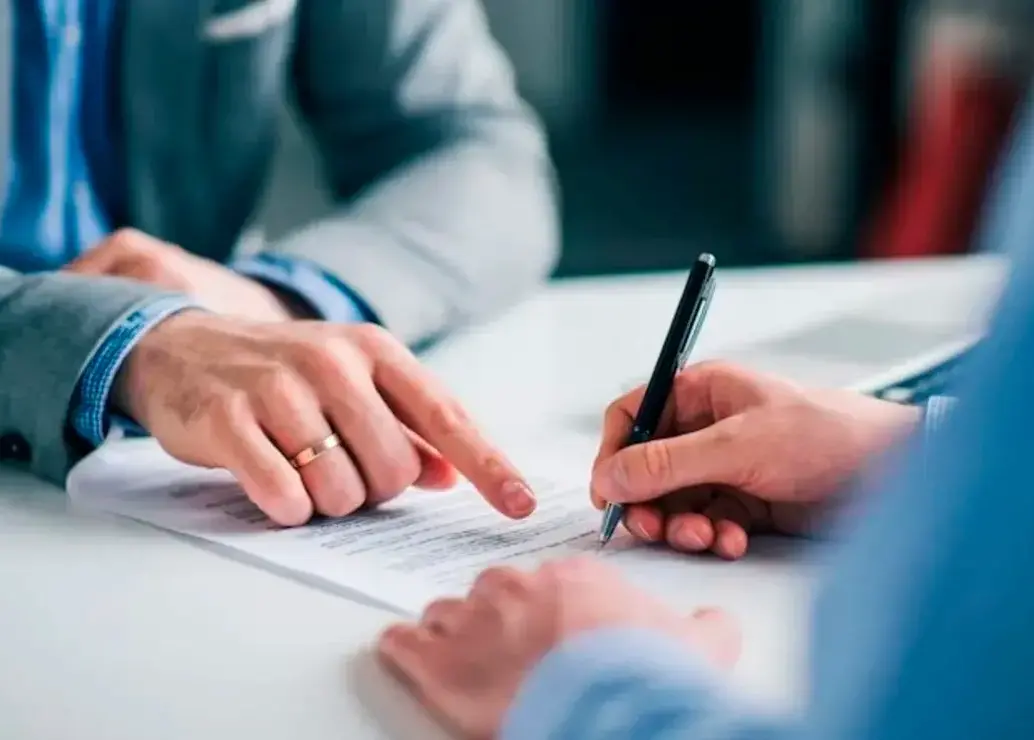 Durante el período de prueba, el trabajador tiene derecho a salario, seguridad social y prestaciones. FOTO: Getty