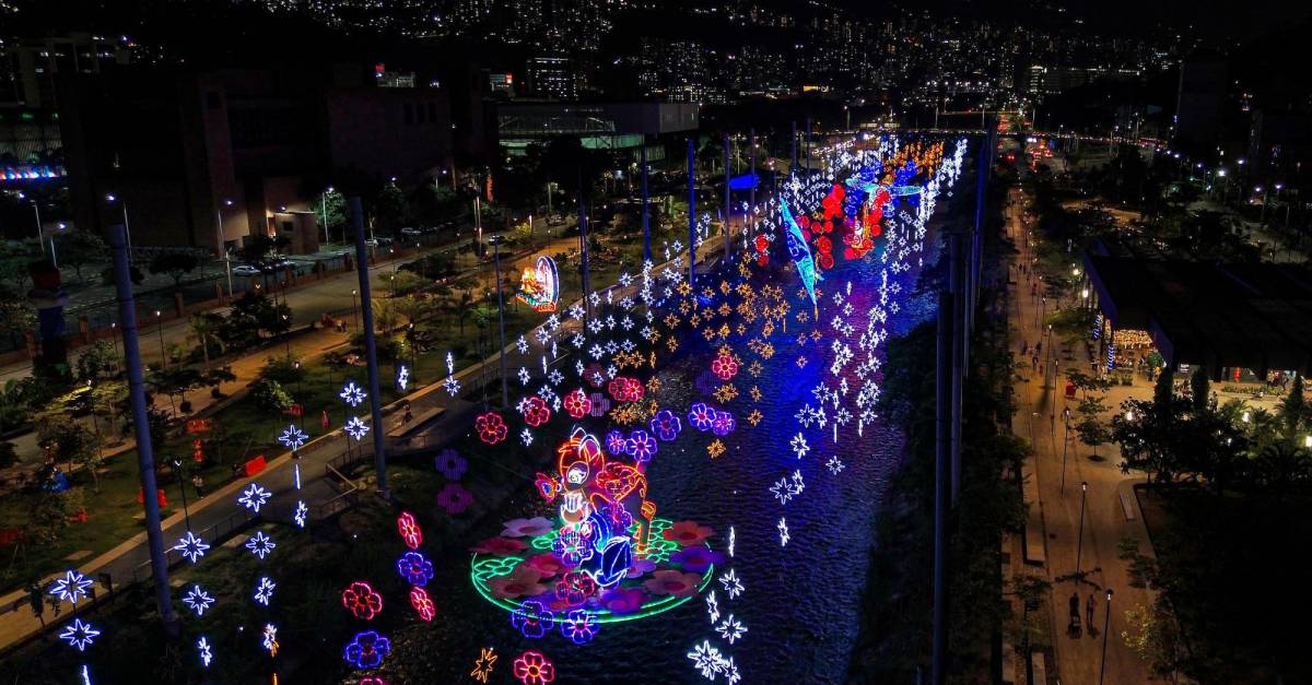 Alumbrados de Medellín estarán encendidos una semana más, anunció EPM