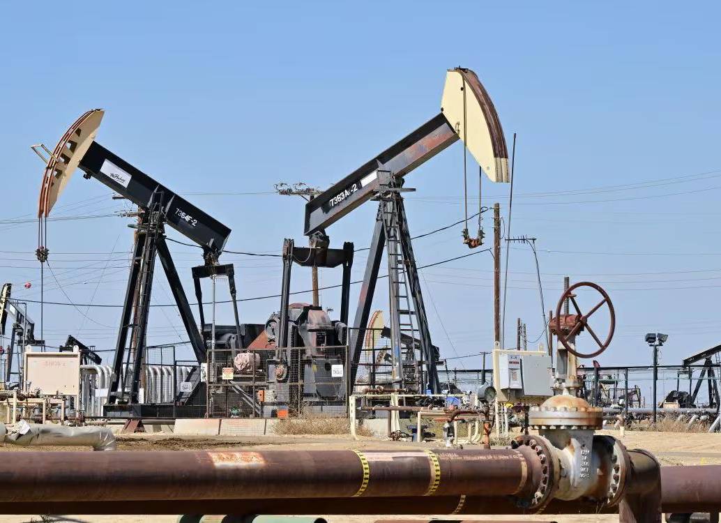 Petróleo supera US$90 por guerra en Oriente Medio, bloqueo en Ormuz dispara precios y alerta sobre impacto global. FOTO: Getty.
