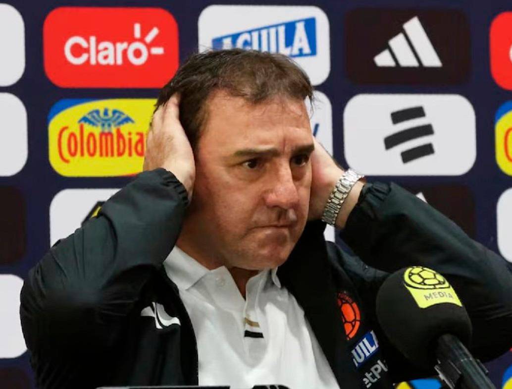 Néstor Lorenzo durante la rueda de prensa en la que dio el nombre de los 55 jugadores que hacen parte de la prelista al Mundial. FOTO CORTESÍA FCF