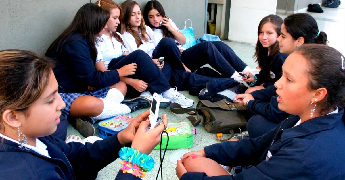 Italia prohíbe el uso de los teléfonos móviles en clase en los colegios e  institutos