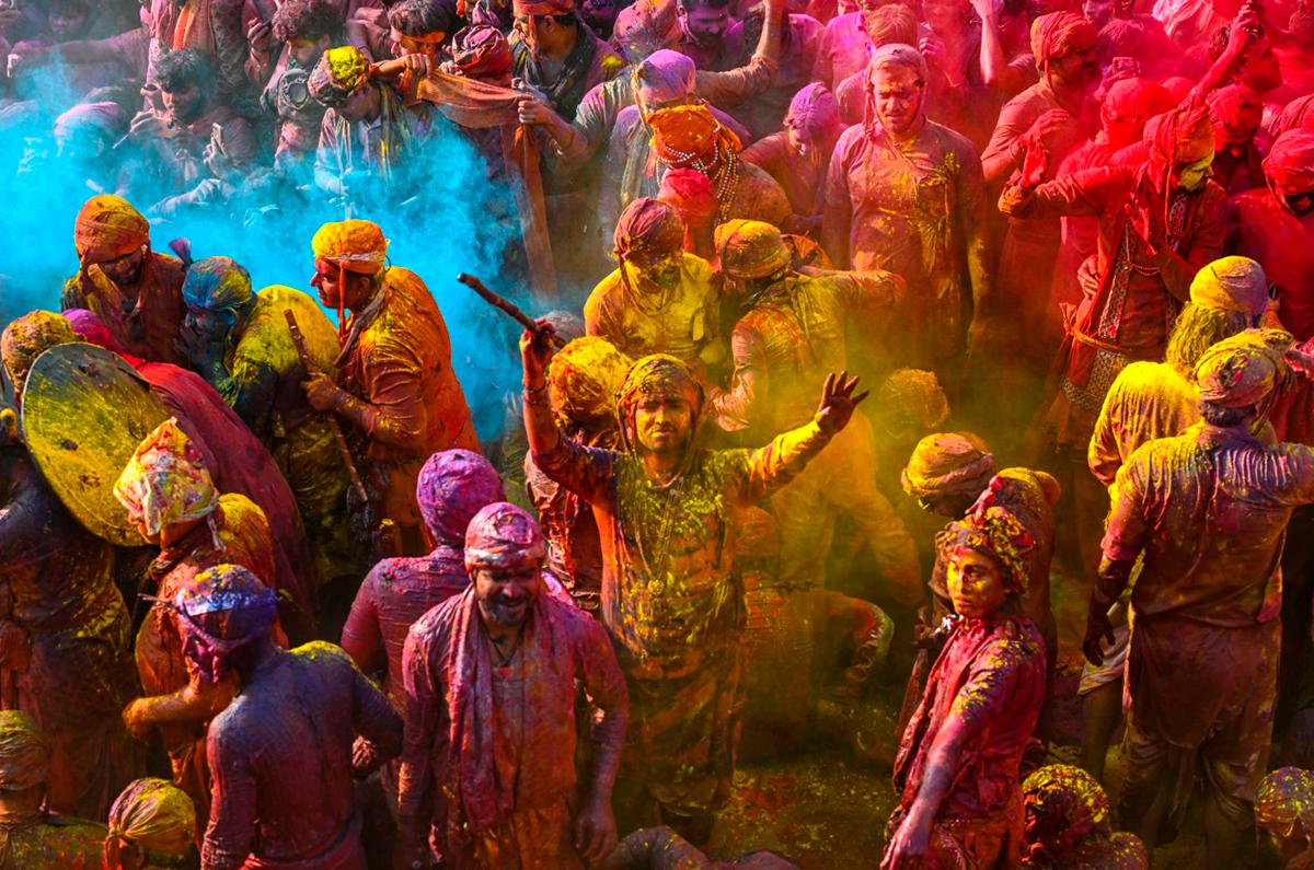 En el festival Holi los hindúes se lanzan polvos de colores brillantes, como símbolo de felicidad por la llegada de la primavera y la victoria del bien sobre el mal. Foto: Getty