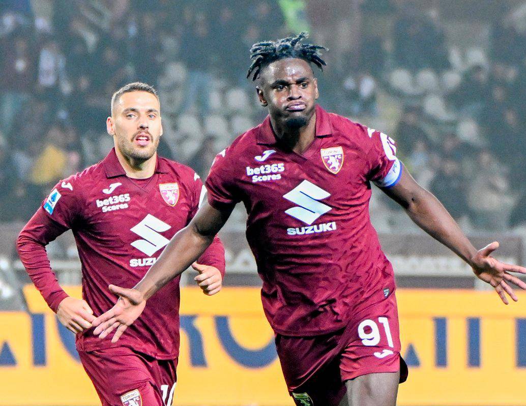 Duván Zapata fue el capitán del Torino y respondió a la confianza con gol. FOTO @TorinoFC_1906