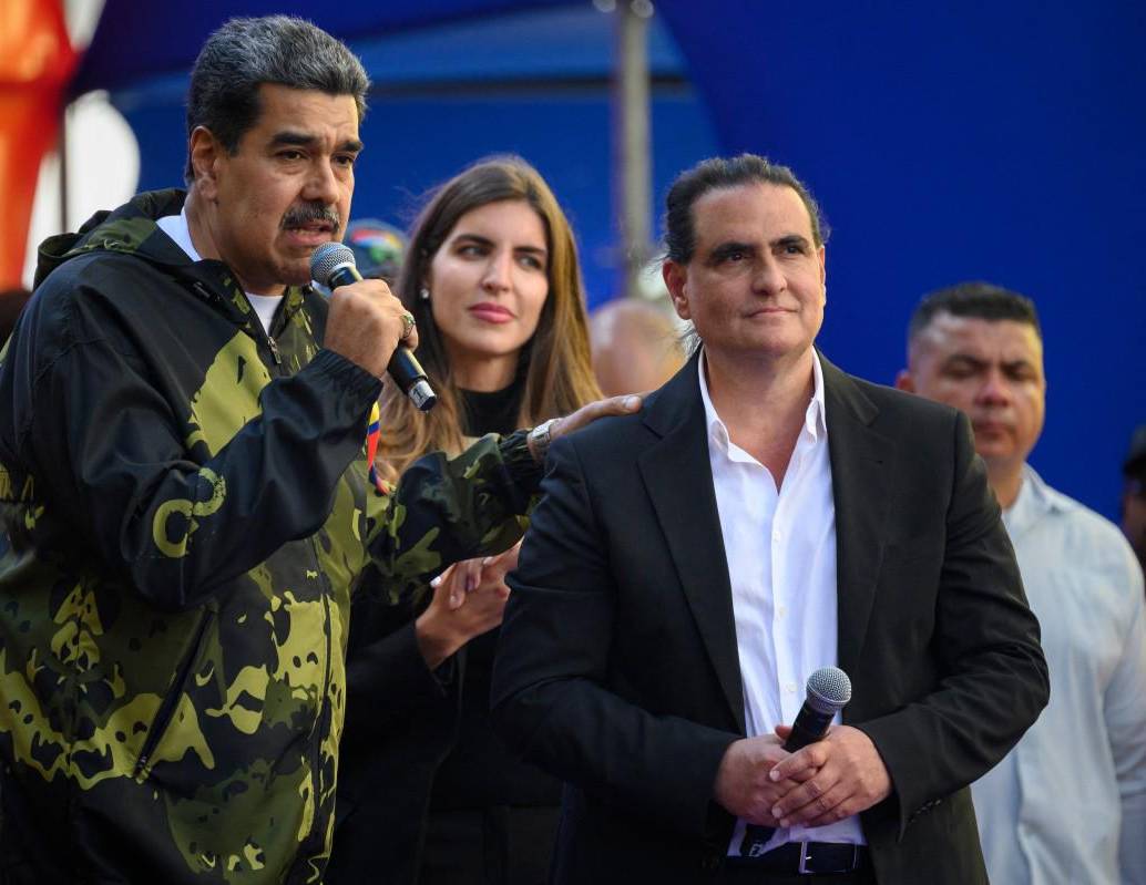 Foto de enero de 2024, meses después de que Saab volviera a Venezuela tras estar preso en Estados Unidos; aquí junto al ahora capturado Nicolás Maduro durante un mitin. Foto: AFP