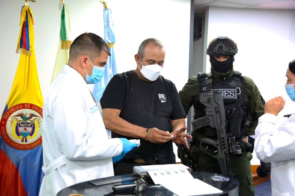 Después de su llegada a Bogotá se le realizó la respectiva reseña decadactilar. Foto Cortesía Policía Nacional