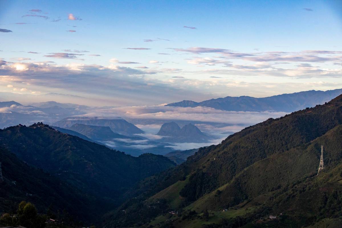 La zona que tiene los diferentes pisos térmicos, del cálido hasta el frío, ideal para realizar variadas actividades agrícolas, entre ellas la más aplicada, la cafetera. Foto: Edwin Bustamante