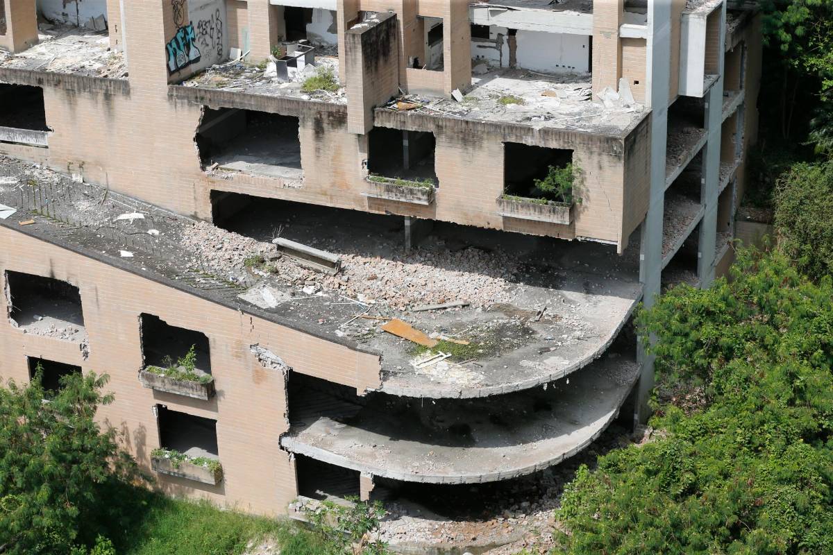 Según la administración municipal, el costo para demoler la propiedad estaría entre $4.000 y $5.000 millones de pesos que no habría a quién cobrárselos. Foto: Esneyder Gutiérrez. 