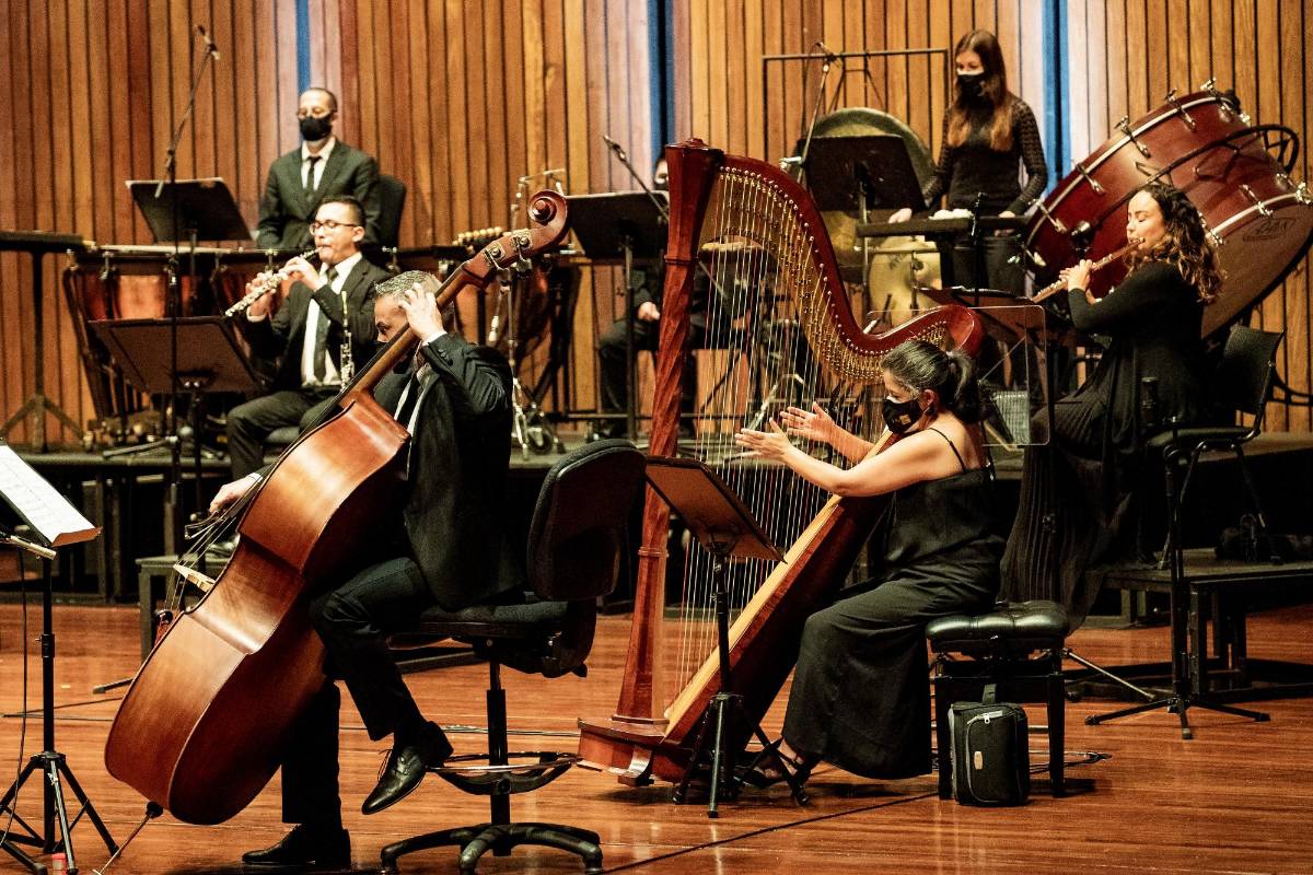 La obra presentada fue la sinfonía número 4 de Gustav Mahler, dirigida por el maestro Alejandro Roca. Foto: Jaime Pérez