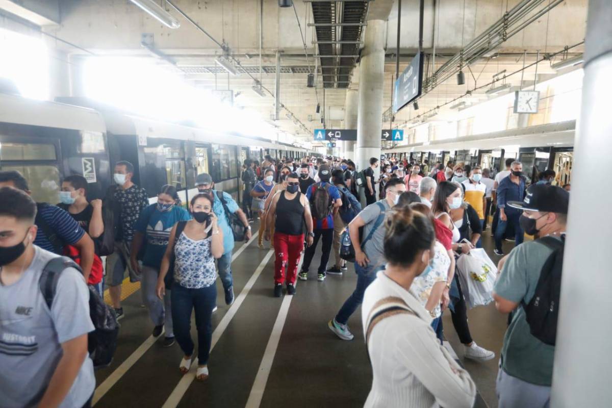 Cada 30 minutos pasa un solo tren entre las estaciones Acevedo y Niquía. Foto: Camilo Suárez
