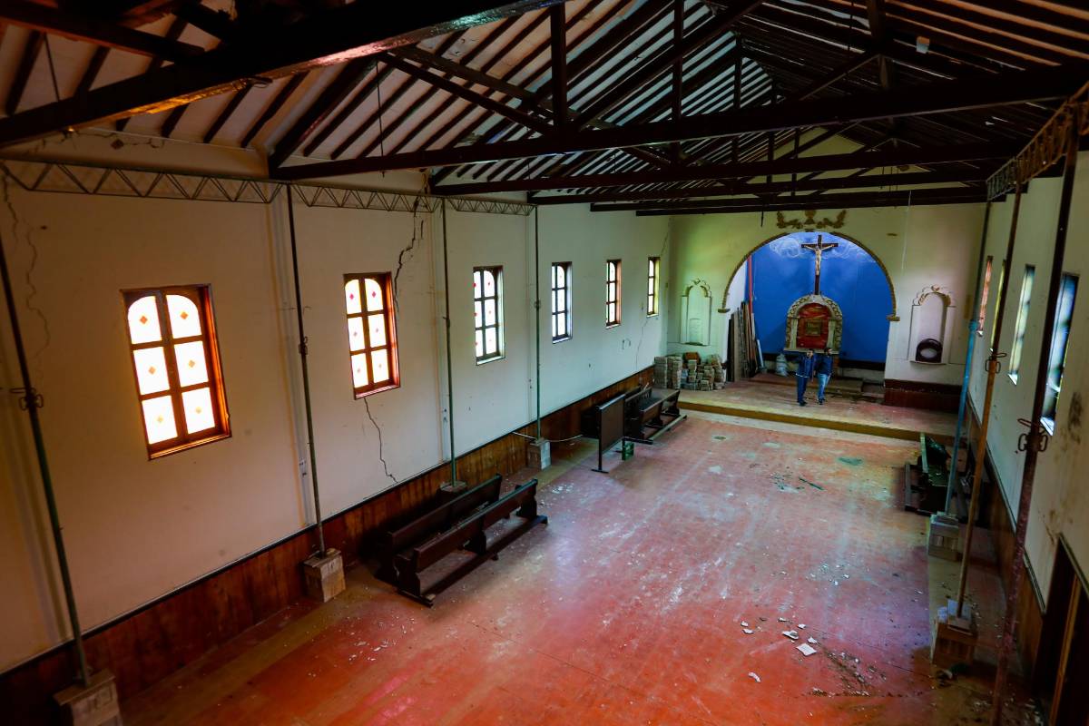 El templo es insalvable y será demolido. Pero aún no se sabe cuándo caerá el templo, construido de una manera rudimentaria en 1945. Foto: MANUEL SALDARRIAGA QUINTERO.