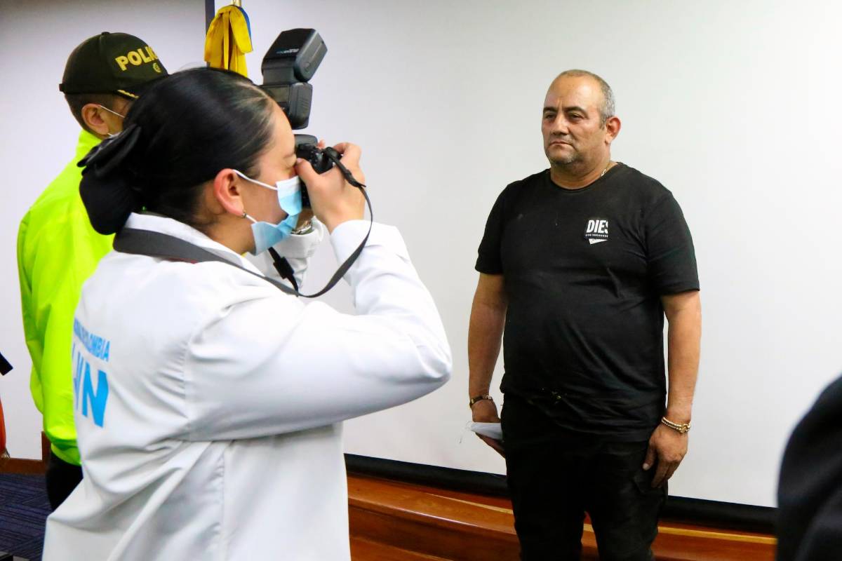 Contra el máximo jefe del Clan del Golfo habían sido emitidas 128 órdenes de captura, dos circulares rojas de interpol, siete sentencias condenatorias y ocho medidas de aseguramiento, según revelaron las autoridades. Foto Cortesía Policía Nacional