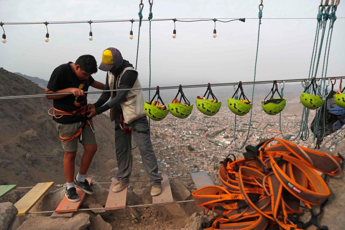 En la zona este de Lima, a media hora del centro de la ciudad, construyeron este nuevo atractivo turístico para los amantes de la adrenalina. Foto: EFE