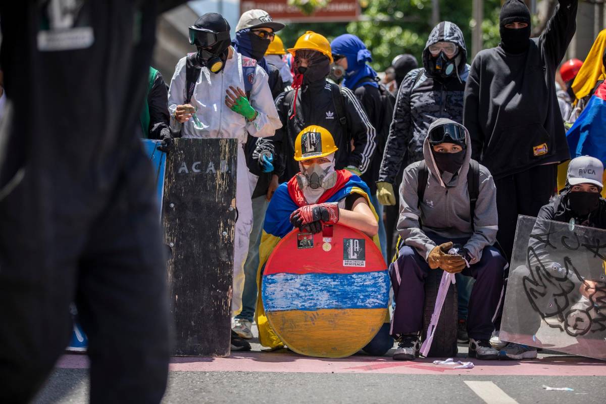 Los jóvenes pertenecientes a la primera línea encabezaron todas las marchas. FOTO: Carlos Velásquez