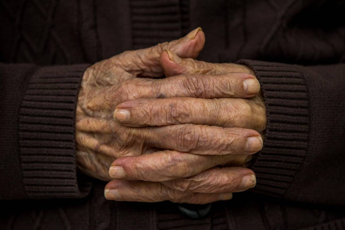 Según Amautta (Centro de atención a las personas mayores) los recursos para la atención de los adultos pasó de $53.799 millones en 2.019 a $ 47.281 millones en 2022. Foto: Jaime Pérez