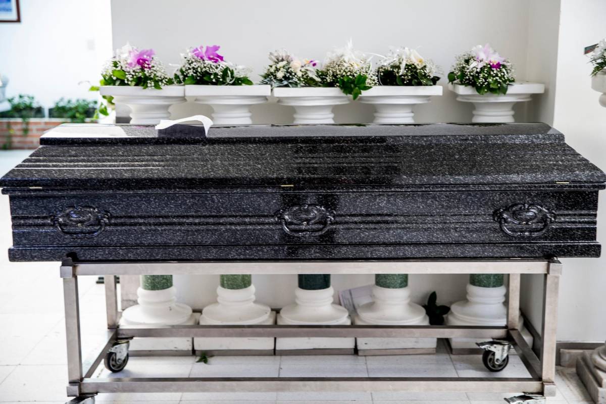  Pese a la congestión y la alta demanda de servicios funerarios, las diferentes funerarias del Valle de Aburrá implementaron medidas para evitar un colapso. Foto Julio César Herrera