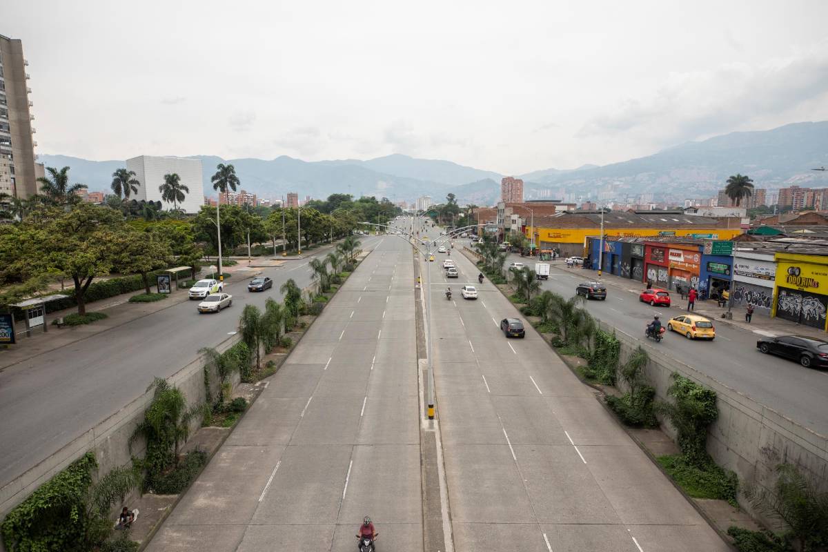 La calle San Juan con avenida ferrocarril permaneció solo como pocas veces sucede en el año. Foto: Camilo Suárez