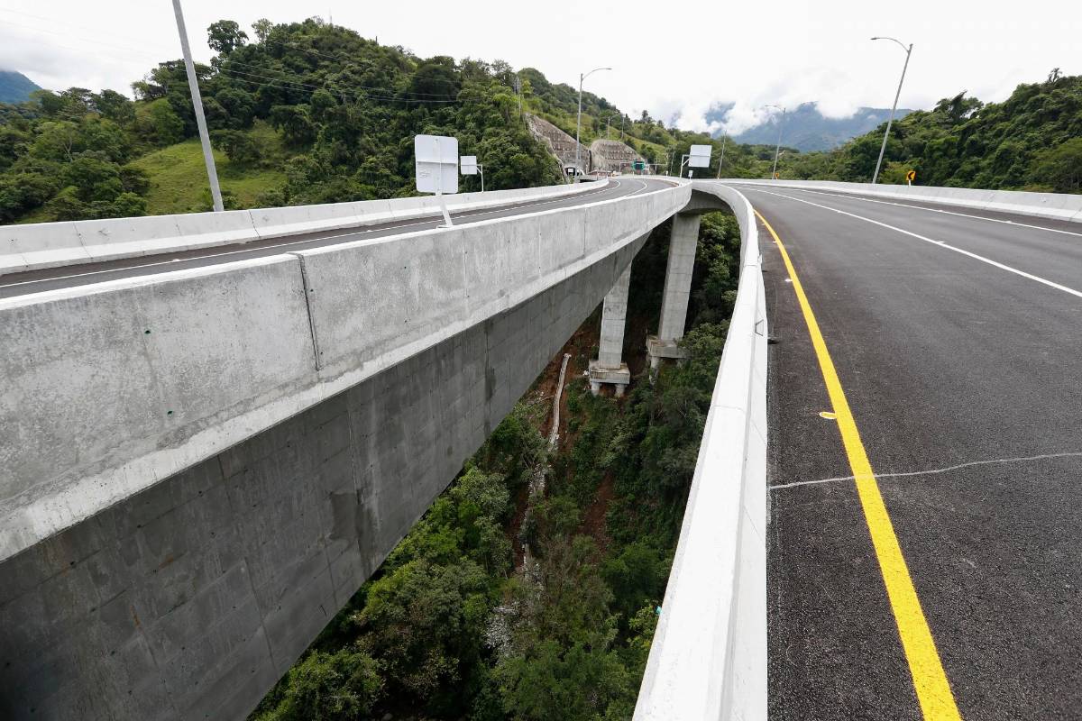 Dos puentes, dos viaductos y un intercambiador de tipo desnivel hacen parte del trayecto culminado. Foto: Manuel Saldarriaga Quintero.