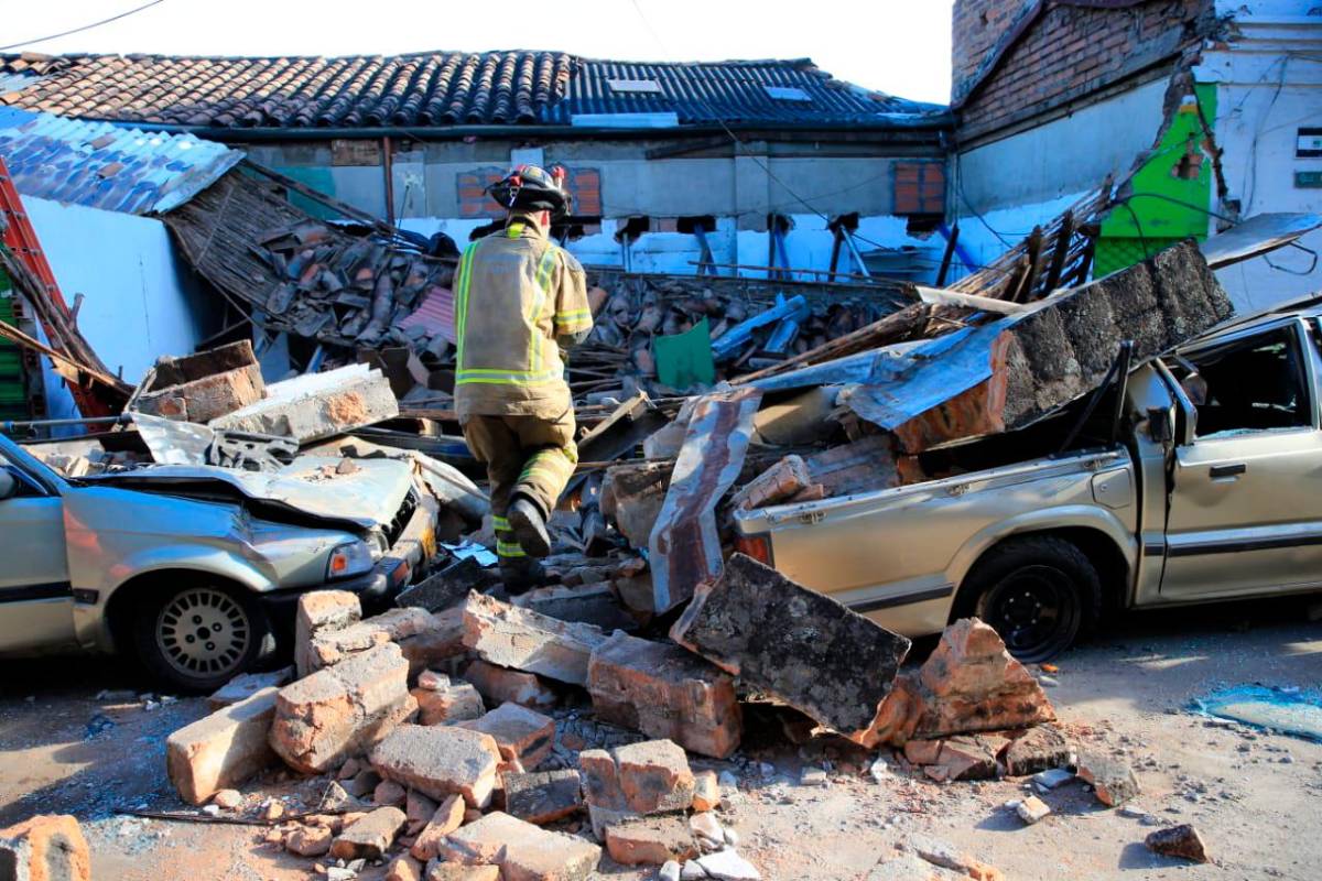 La mayoría de los comerciantes evacuaron de manera voluntaria, en las conversaciones de trabajo conjunto que se ha hecho con la Administración Municipal. Foto : Juan Antonio Sánchez