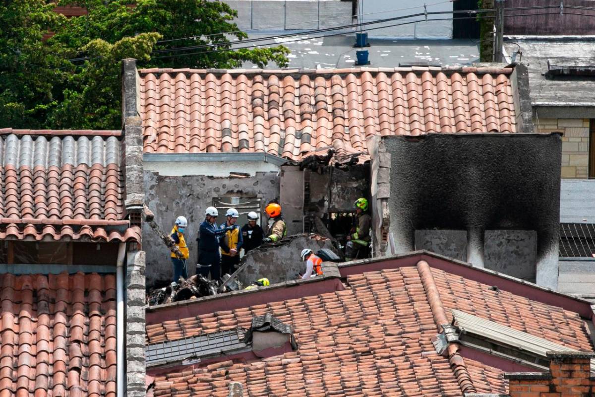 La aeronave estaba despegando del aeropuerto Olaya Herrera cuando reportó una falla en el motor. Al parecer, iba a volver al terminal aérea para aterrizar, pero no lo logró. FOTO: ESNEYDER GUTIÉRREZ
