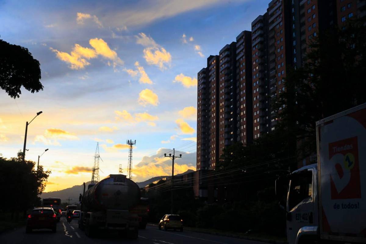 La ciudad se pinto de un color en las primeros minutos del día. Foto: Juan Antonio Sánchez