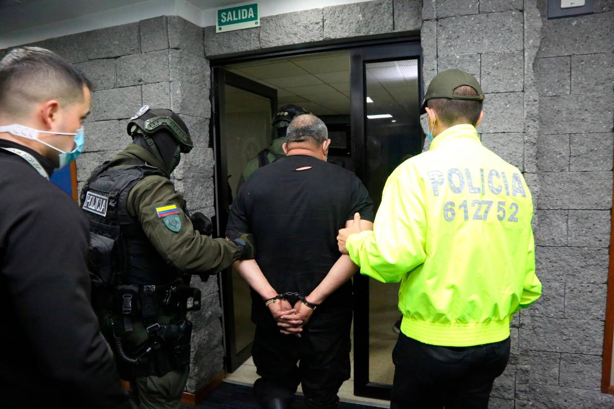 Desde su captura, el jefe del Clan del Golfo es custodiado por miembros de la Policía Nacional fuertemente armados. Foto Cortesía Policía Nacional