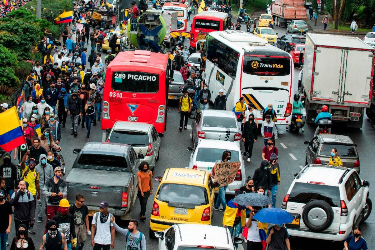 La Secretaría de Movilidad informó que se realizó un cierre en la Av. Regional, en la calzada Oriental, por la movilización que venia desde el Parque de los Deseos. Foto: Jaime Pérez