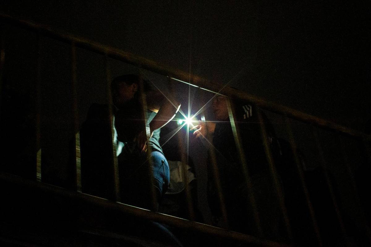Pero los malos olores no son el único mal que padecen quienes van a los eventos de La Macarena, hay mucho desaseo, basura, orines y hasta excremento de humanos. Fotos Camilo Suárez