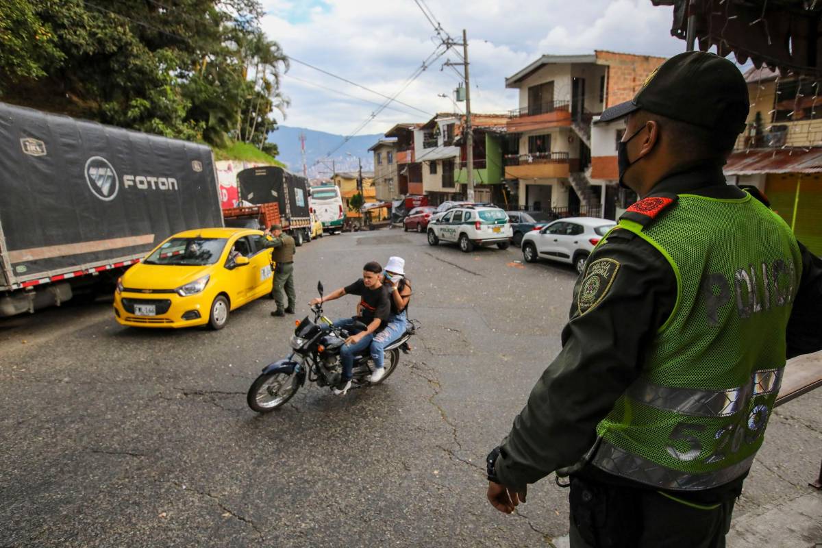 Los controles de la Policía son permanentes en el barrio Juan XXIII. Foto : Edwin Bustamante 