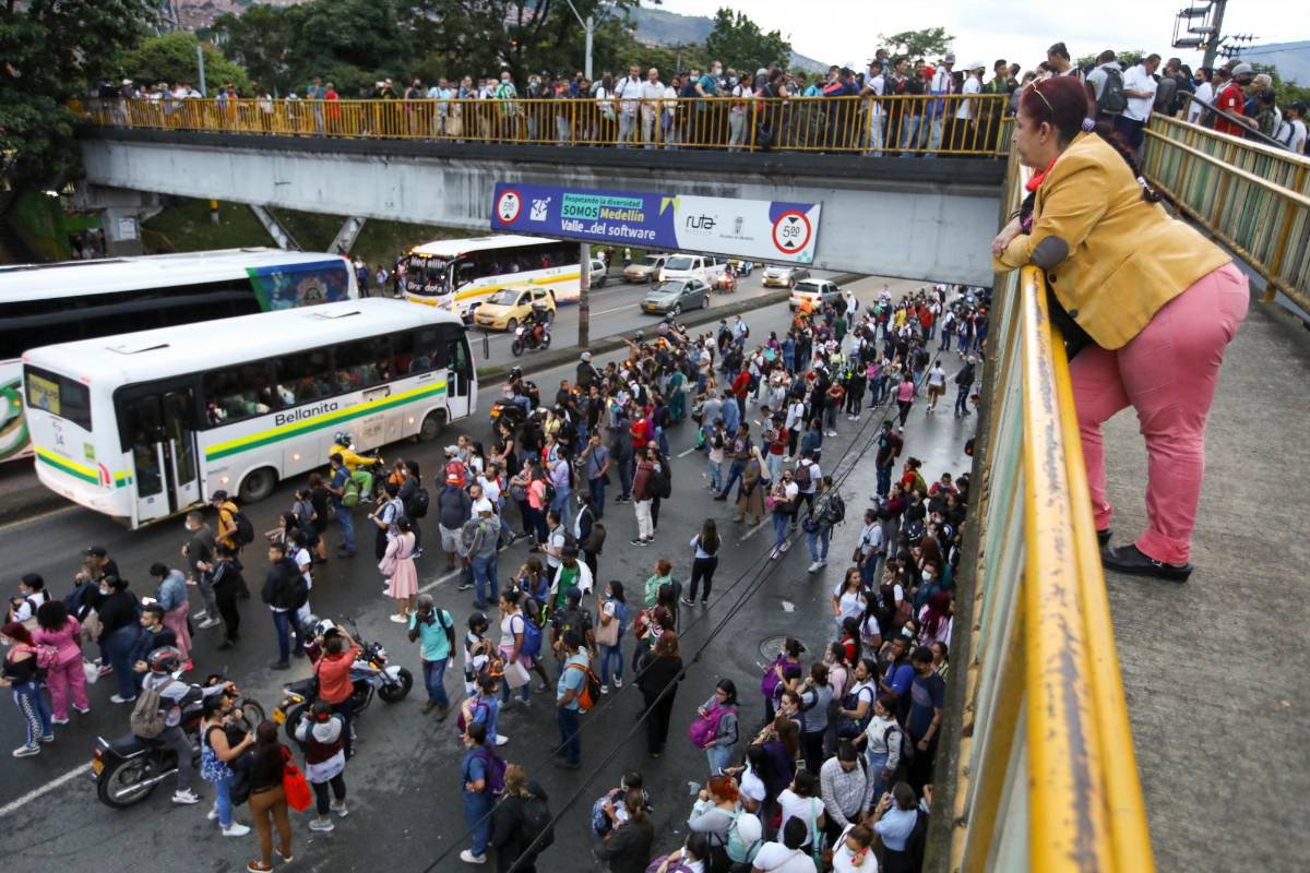 En la autopista norte se ven largas filas y congestión. Foto: Edwin Bustamante